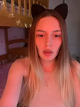 aura lune online show from April 21, 2026, 4:13 pm