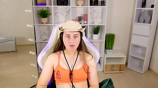 NadinnL online show from June 2, 2026, 6:24 am