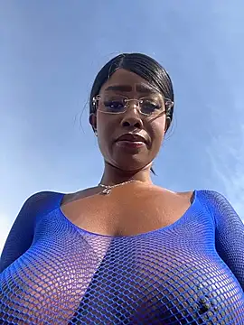 CocoaLuxeXXX online show from June 23, 2026, 1:09 pm