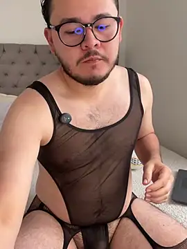 Snapshot of SubBoy_bear chatting on May 17, 2026, 11:54 am SubBoy bear online show from May 17, 2026, 11:54 am