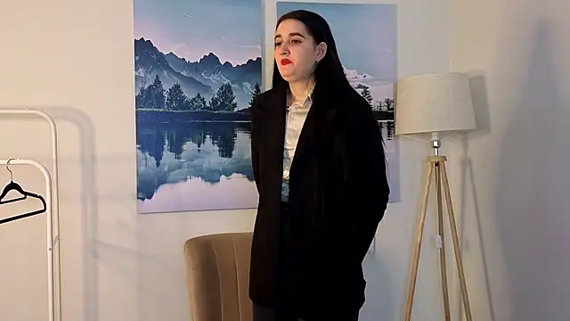 FannieYoshi online show from April 21, 2026, 3:57 am