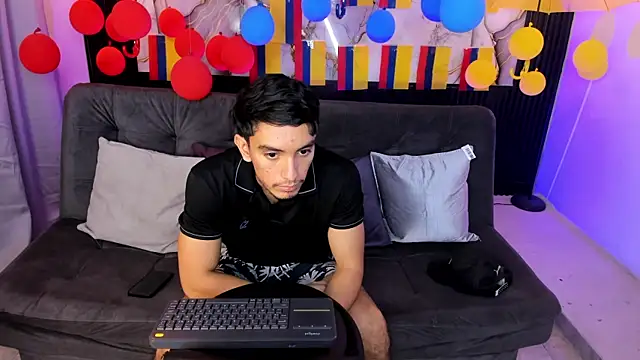 Snapshot of dante_18cm_ chatting on June 25, 2026, 12:30 am dante 18cm online show from June 25, 2026, 12:30 am
