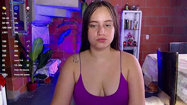 Snapshot of Valerymoon19 chatting on June 18, 2026, 6:35 pm Valerymoon19 online show from June 18, 2026, 6:35 pm