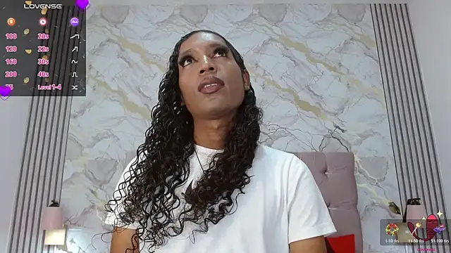 Mia Hiills online show from June 3, 2026, 3:29 am