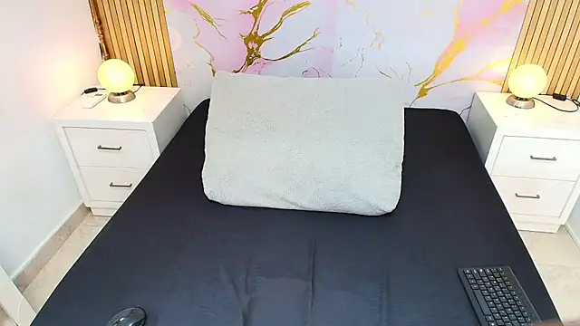 PaulineKosh online show from June 6, 2026, 3:28 pm