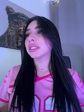 Snapshot of IsabellaNoir_ chatting on May 1, 2026, 8:47 pm IsabellaNoir online show from May 1, 2026, 8:47 pm