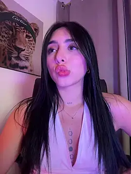 Snapshot of IsabellaNoir_ chatting on April 28, 2026, 2:27 am IsabellaNoir online show from April 28, 2026, 2:27 am