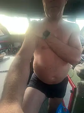 dadbod21 online show from April 24, 2026, 7:05 pm