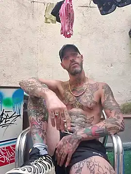 Snapshot of DuroHustler chatting on July 14, 2026, 7:35 am DuroHustler online show from July 14, 2026, 7:35 am
