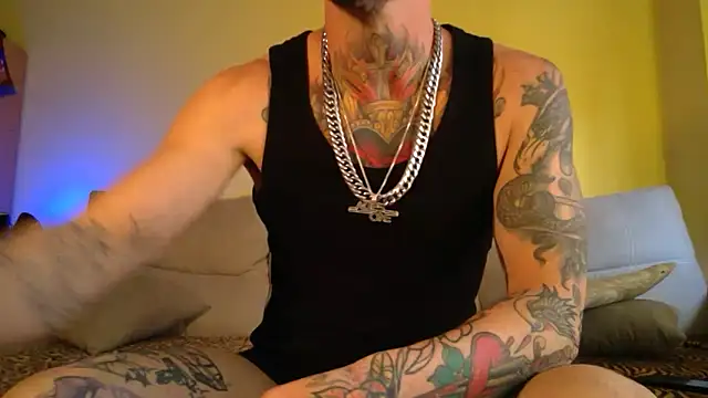 Snapshot of DuroHustler chatting on May 8, 2026, 3:27 pm DuroHustler online show from May 8, 2026, 3:27 pm