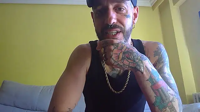 Snapshot of DuroHustler chatting on May 17, 2026, 3:01 pm DuroHustler online show from May 17, 2026, 3:01 pm