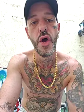 Snapshot of DuroHustler chatting on July 24, 2026, 10:11 am DuroHustler online show from July 24, 2026, 10:11 am