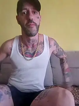 Snapshot of DuroHustler chatting on May 1, 2026, 3:17 pm DuroHustler online show from May 1, 2026, 3:17 pm