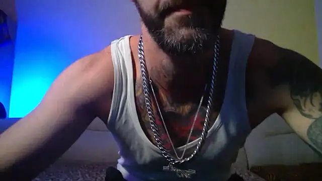Snapshot of DuroHustler chatting on May 5, 2026, 8:23 pm DuroHustler online show from May 5, 2026, 8:23 pm