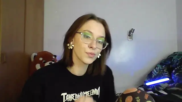Snapshot of JuicyErika chatting on May 5, 2026, 8:45 pm JuicyErika online show from May 5, 2026, 8:45 pm