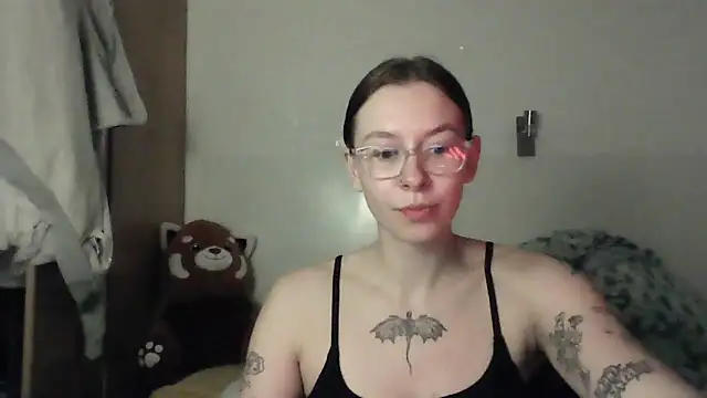 Snapshot of JuicyErika chatting on May 26, 2026, 10:52 pm JuicyErika online show from May 26, 2026, 10:52 pm
