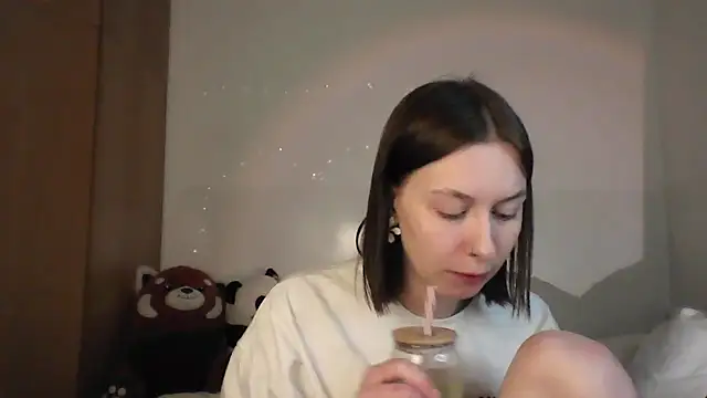 Snapshot of JuicyErika chatting on April 24, 2026, 8:22 pm JuicyErika online show from April 24, 2026, 8:22 pm