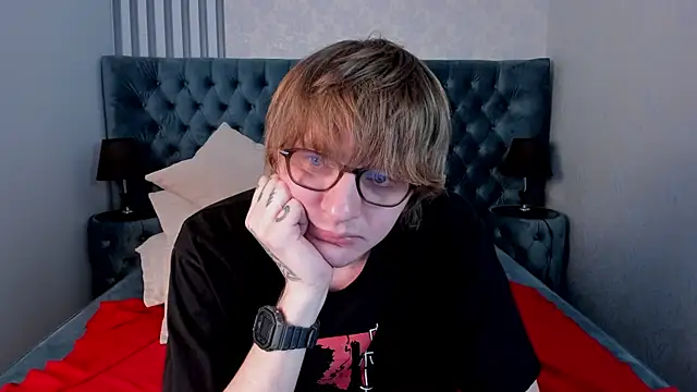 TaylerBev online show from April 23, 2026, 7:15 am