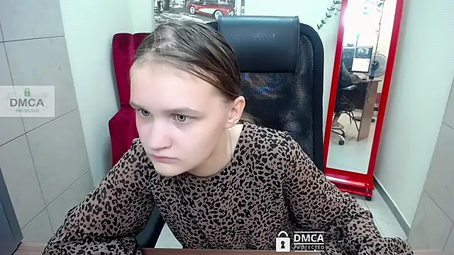  donnaSia  online show from June 1, 2026, 10:48 am