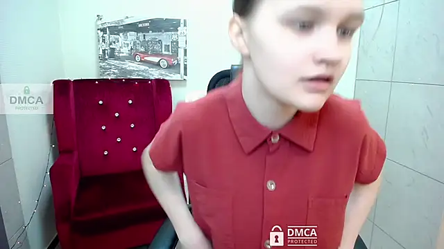  donnaSia  online show from May 3, 2026, 7:13 am