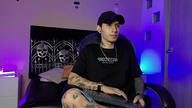 Vergil Noir  online show from June 4, 2026, 4:06 am