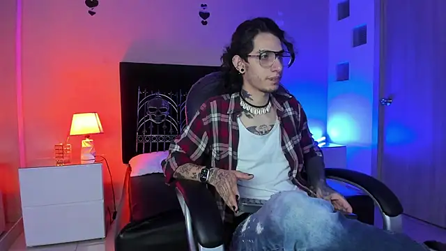 Vergil Noir  online show from May 8, 2026, 3:43 am