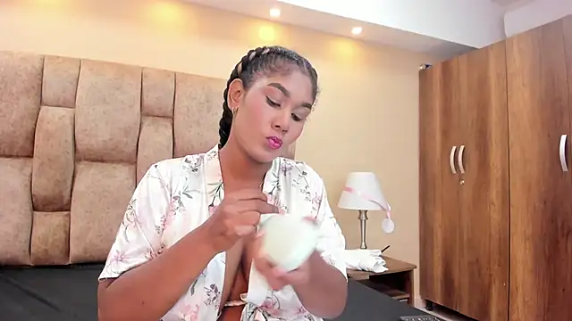 Snapshot of AlissonJamess chatting on April 24, 2026, 12:18 pm AlissonJamess online show from April 24, 2026, 12:18 pm
