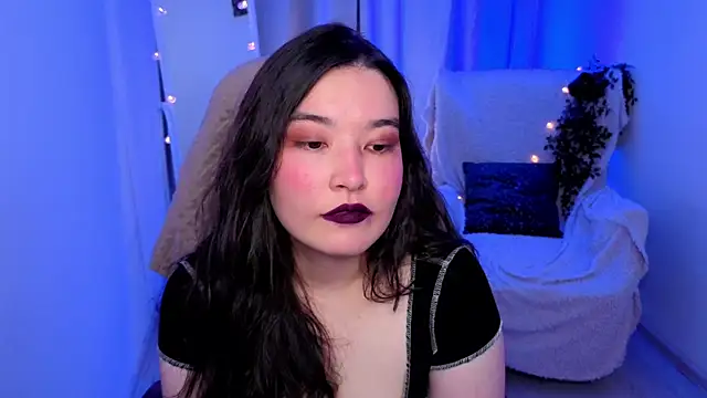 MomoRins online show from May 27, 2026, 10:50 pm