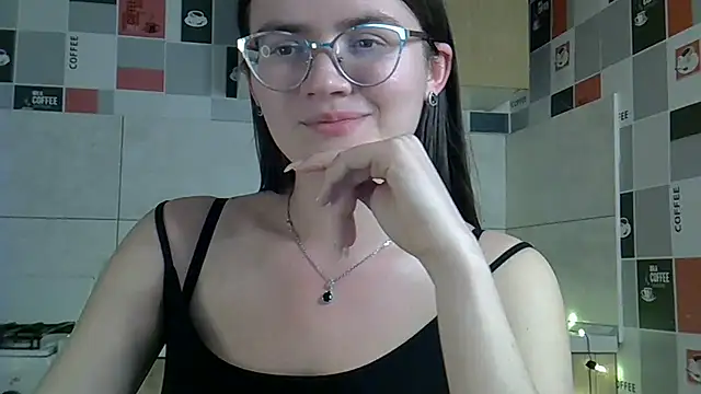 Miss Tinakiss online show from April 22, 2026, 3:30 pm