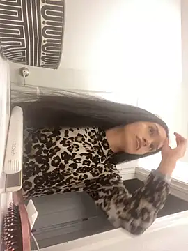 leenachanel online show from April 22, 2026, 11:00 pm