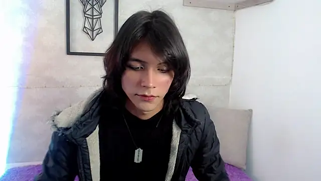 Snapshot of raven_n_matt chatting on April 29, 2026, 8:37 pm raven n matt online show from April 29, 2026, 8:37 pm