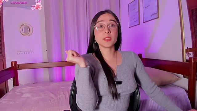 Elisabetta Amour online show from April 26, 2026, 2:53 am