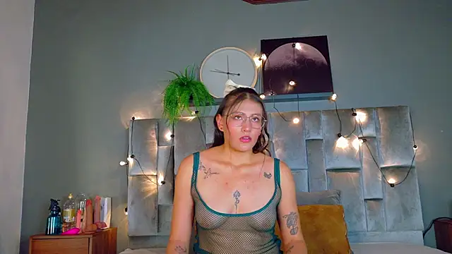Snapshot of LiaaMoretti__ chatting on May 8, 2026, 2:26 am LiaaMoretti online show from May 8, 2026, 2:26 am