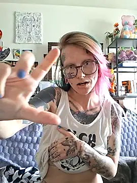 cutiethrash online show from April 21, 2026, 11:22 pm