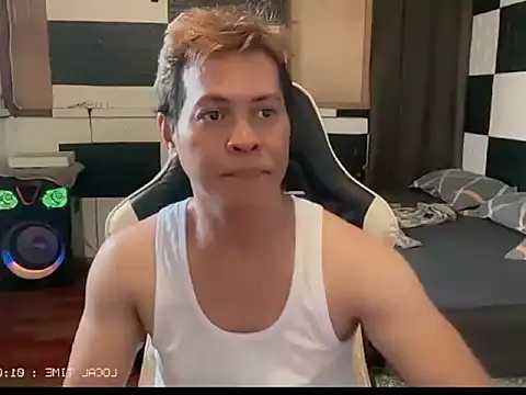 Snapshot of FuckMeeGUYS chatting on July 2, 2026, 5:02 am FuckMeeGUYS online show from July 2, 2026, 5:02 am