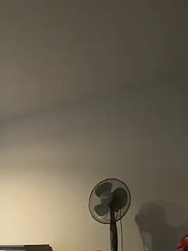 Snapshot of Poppylooloo chatting on May 20, 2026, 8:06 pm Poppylooloo online show from May 20, 2026, 8:06 pm