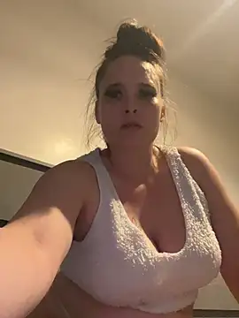 Snapshot of Poppylooloo chatting on May 19, 2026, 8:05 pm Poppylooloo online show from May 19, 2026, 8:05 pm