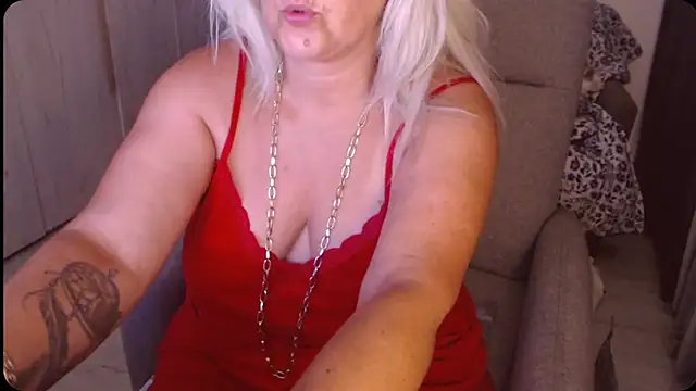 Snapshot of Divineblond chatting on July 13, 2026, 12:00 am Divineblond online show from July 13, 2026, 12:00 am