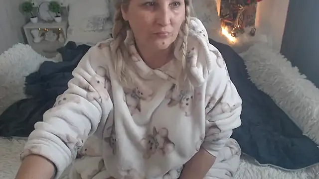 Divineblond online show from February 25, 2026, 12:27 pm