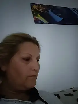 Divineblond online show from April 7, 2026, 6:10 pm