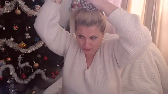 Divineblond online show from December 15, 2025, 9:48 am