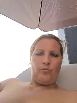 Divineblond online show from June 5, 2026, 12:44 pm