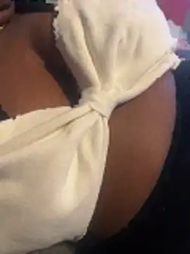 chocohoneyx online show from April 22, 2026, 8:43 am