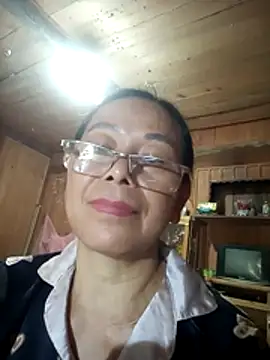 Ari-Na9 online show from June 18, 2026, 2:21 am