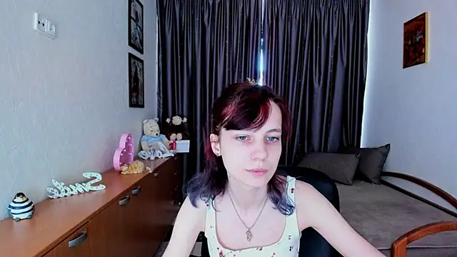 Snapshot of MiniLysii chatting on July 2, 2026, 5:35 am MiniLysii online show from July 2, 2026, 5:35 am