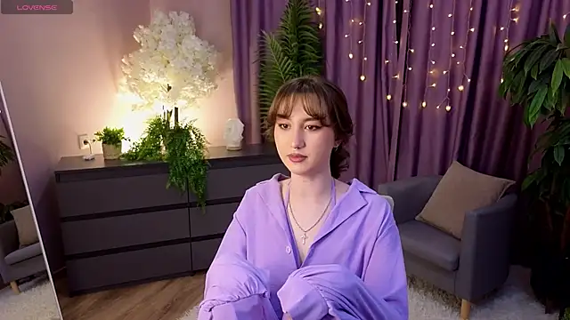 LouiseEvans online show from April 28, 2026, 11:47 am