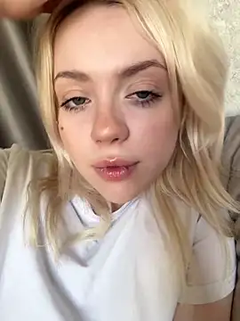 CassieCuteees online show from April 27, 2026, 11:30 am