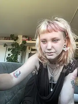 Darkutie online show from April 23, 2026, 7:26 am