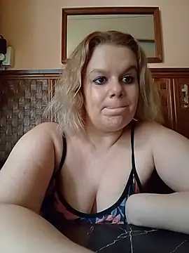 Snapshot of Maryquenn chatting on July 8, 2026, 9:32 am Maryquenn online show from July 8, 2026, 9:32 am