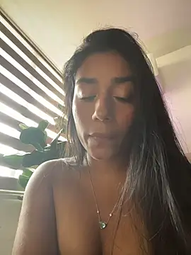 Snapshot of SaryJonex chatting on May 13, 2026, 2:46 pm SaryJonex online show from May 13, 2026, 2:46 pm